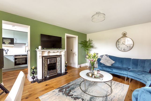 1 King Edward VII Apartments, Kings Drive, Midhurst photo 2