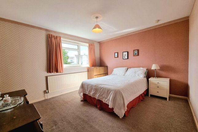 5 Turberville Crescent, Bridgend photo 3