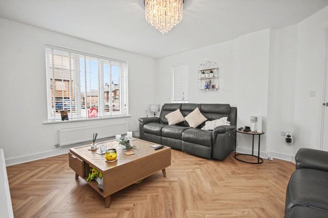 6, Plover Crescent, West Yorkshire photo 3