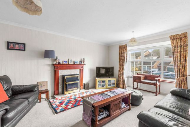8 Sunnycroft, High Wycombe photo 2