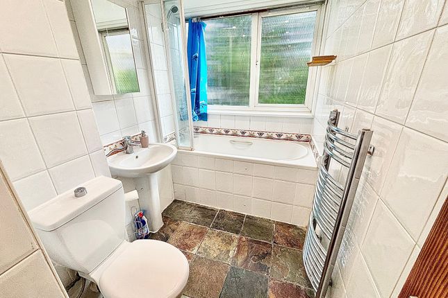 23, Chigwell photo 3