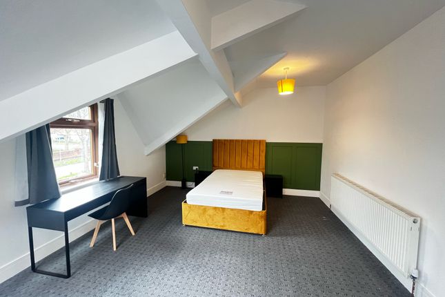 Room to rent in Spencer Place, Leeds