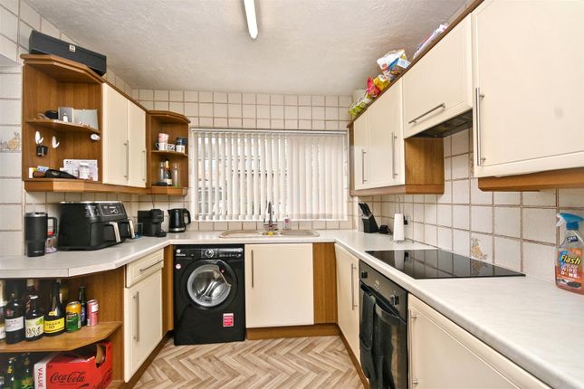 59, The Rising, Eastbourne photo 4