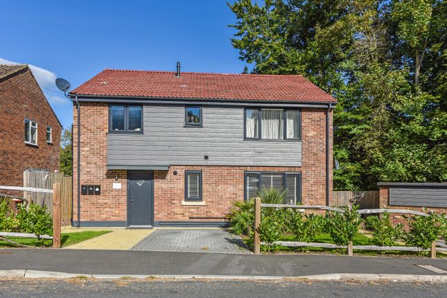 Thumbnail Flat to rent in Meadow Way, Liphook