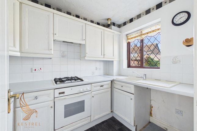 21, Cedar Grove, Pontefract photo 3