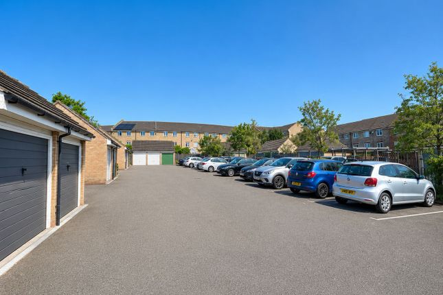 47, Rookes Crescent, Chelmsford photo 2