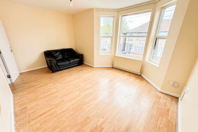 Flat to rent in Chesterfield Road, Enfield