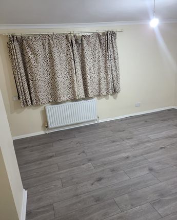 Thumbnail Flat to rent in Great Queen Street, Dartford