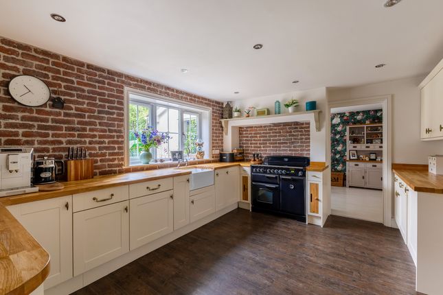 9, Glenville Gardens, HINDHEAD photo 4