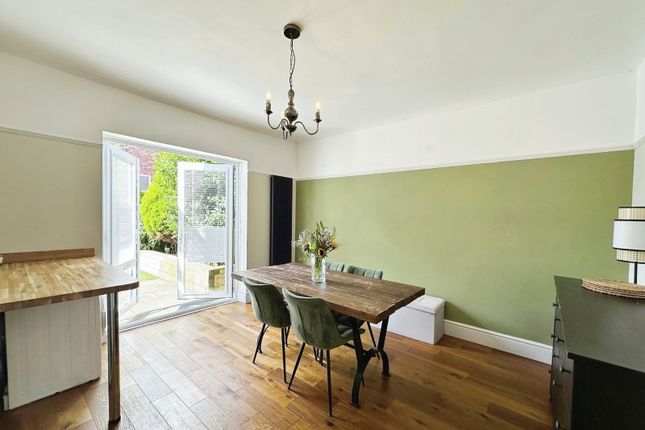 6, Laburnum Avenue, Manchester photo 4