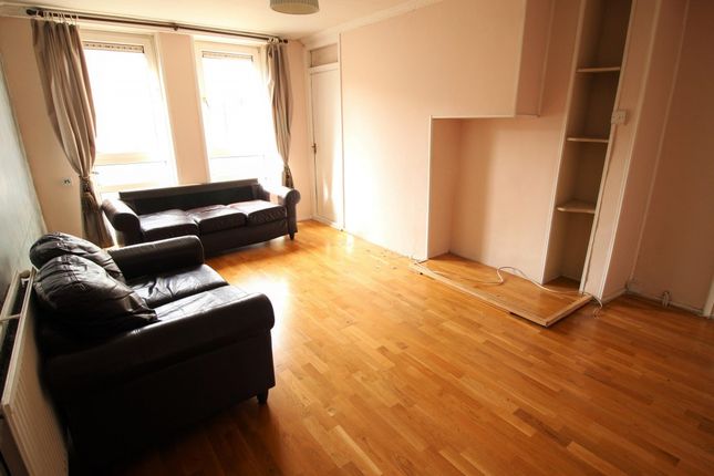 Flat to rent in Violet Road, London