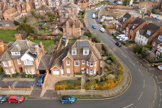 11, Pemberley Avenue, Bedford photo 3