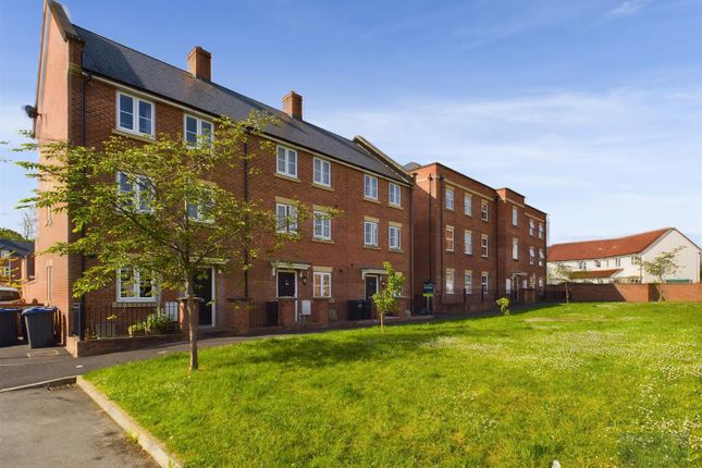 Town house for sale in Barons Crescent, Trowbridge