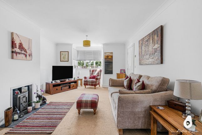 2 Hill Crest, Charndon, Buckinghamshire photo 3
