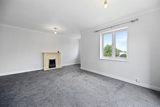 Flat to rent in Hume Way, Ruislip, Middlesex