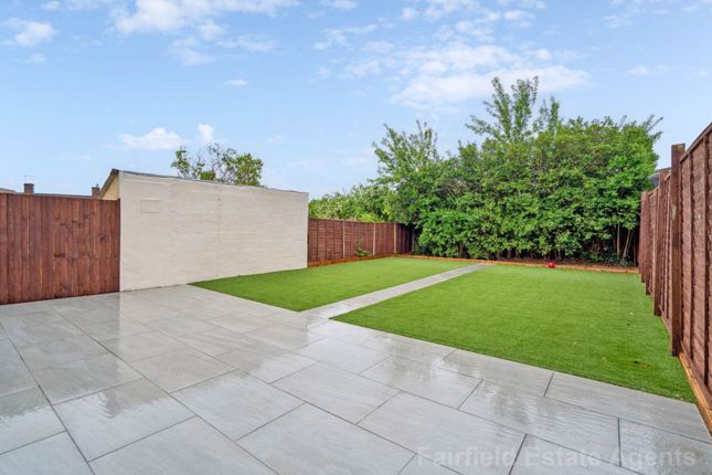 15 Hoylake Gardens, Watford photo 4