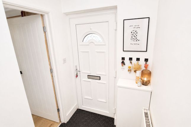6 Shakespeare Close, Littleborough photo 5