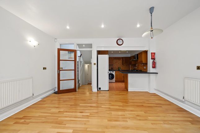 Flat D, 111, Newington Green Road, London photo 3