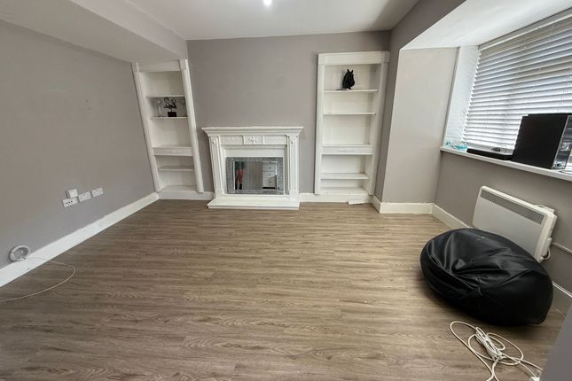 321 Prestwick Road, Watford photo 2