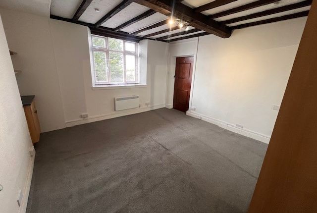 Flat to rent in Stratford Road, Solihull