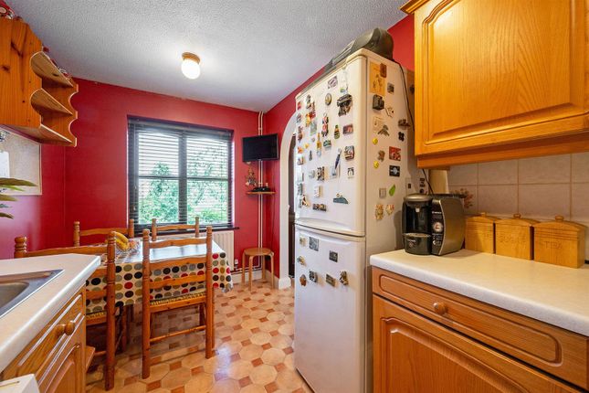 37, Brackenbury, Andover photo 4