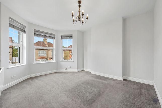 Flat 2, 8, St. James Avenue, Sutton photo 5