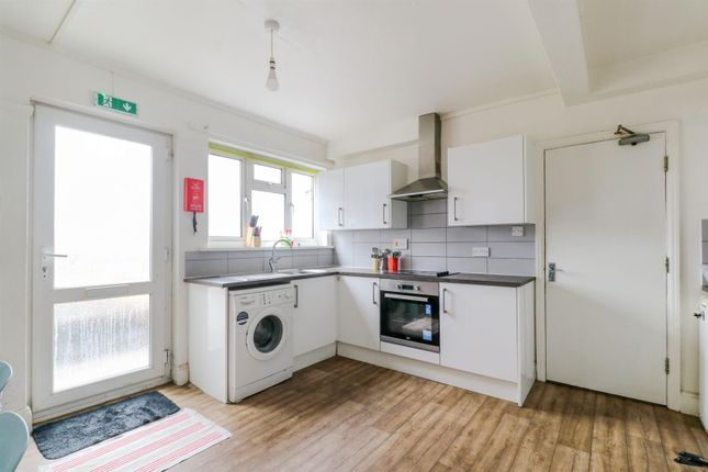 Thumbnail Flat for sale in The Common, Hatfield