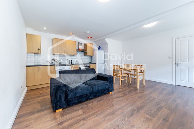 Thumbnail Flat to rent in Weston Park, Crouch End, London
