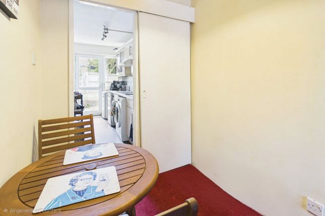 24, Wenlock Way, Berkshire photo 3