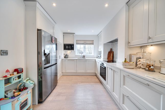 14, Barrington Drive, Uxbridge photo 3