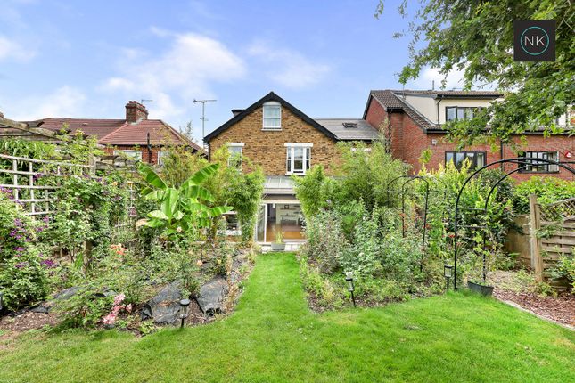 26 Buckingham Road, South Woodford, London photo 4