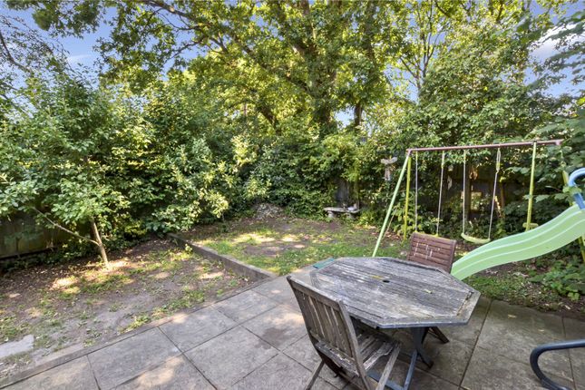 32, Bay Close, Wimborne photo 3