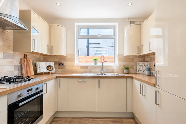 10, Orchard Way, Gloucestershire photo 2