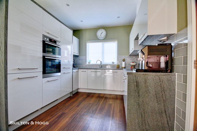 25, Brampton Grange Drive, Daventry photo 4
