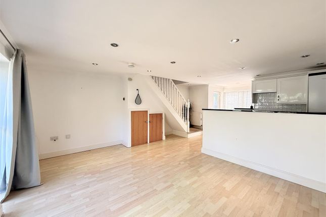 52, High Road, Loughton photo 3