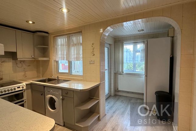 18 Central Avenue, Waltham Cross photo 4