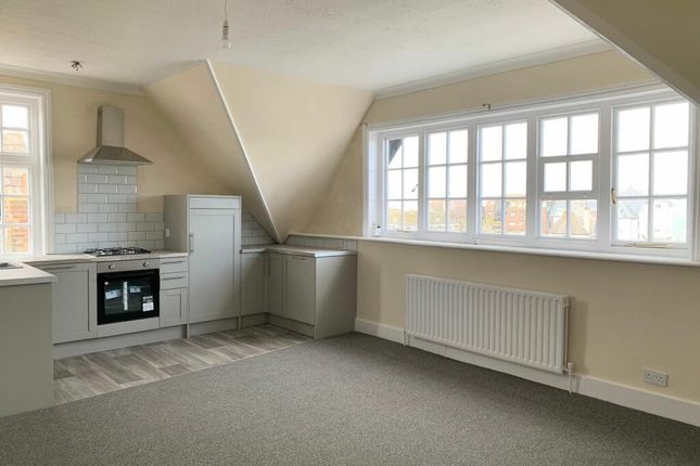 Flat 4, 33, Westgate Bay Avenue, Kent photo 2