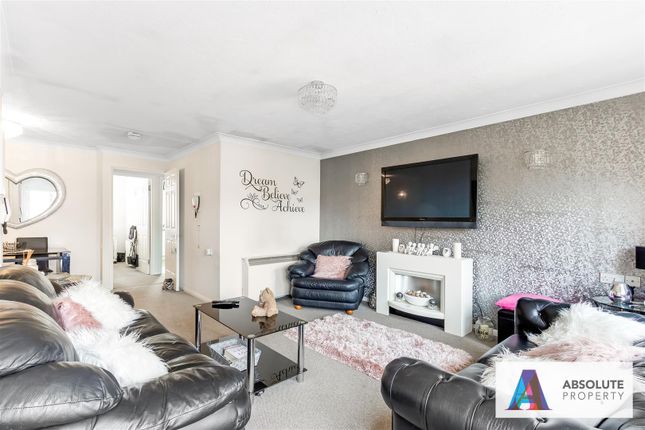 Flat for sale in Rosedale Way, Cheshunt, Retirement Flat