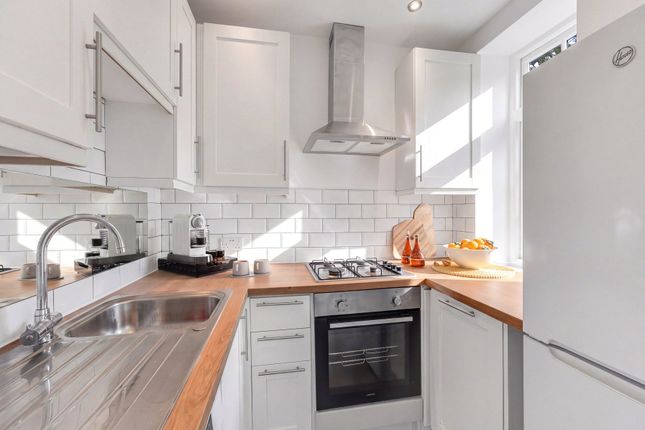 Flat 258, Holly Lodge Mansions,, Oakeshott Avenue, London photo 4