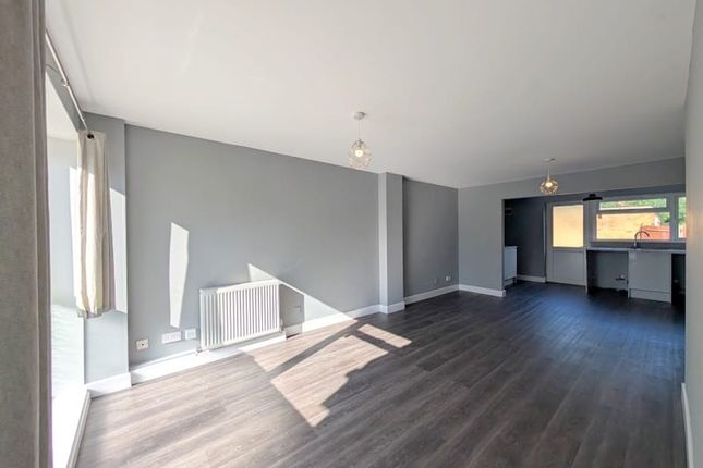 12, Becketts Close, Feltham photo 2