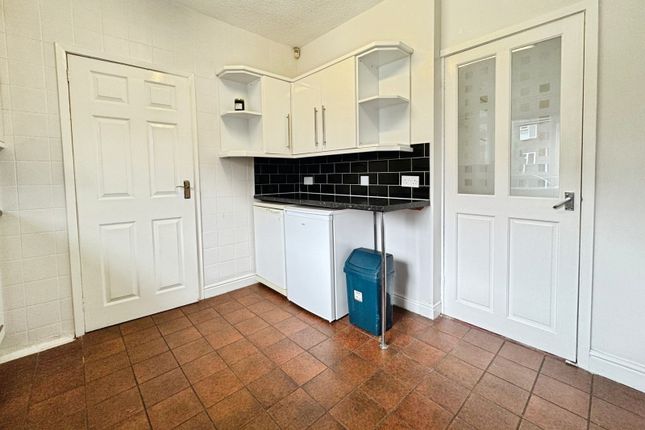 13, Walnut Road, Manchester photo 5