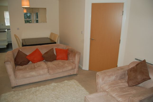 17, Sunningdale Court, Bolton photo 3