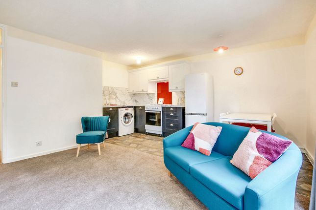 Flat for sale in London Road, Oliver Court London Road
