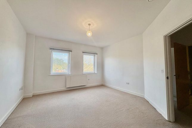 Knoll Road, Surrey photo 4