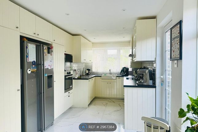Arkley Court, Holyport, Maidenhead photo 3