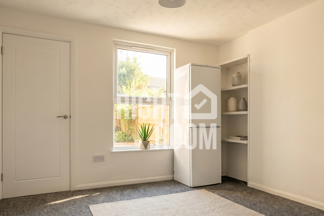 1 Hillside Road, Luton photo 4