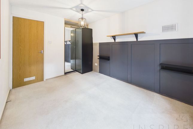 73 Bolton Road, Crawley photo 2