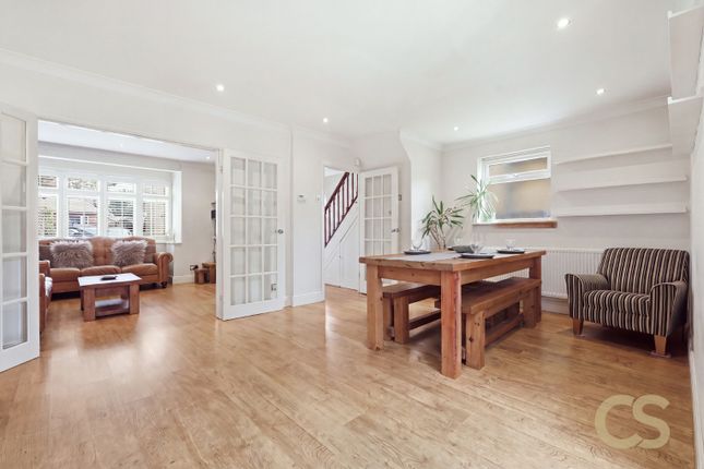 4 Pine Close, Cheshunt, Hertfordshire photo 4