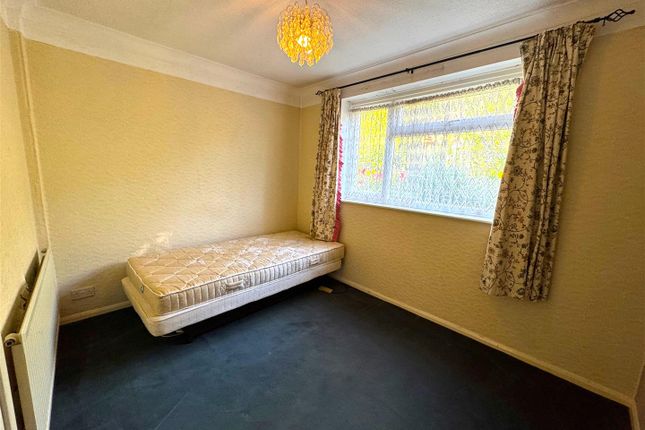 8, Lutterworth Close, Worcester photo 4