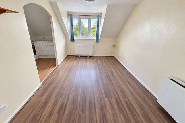 Springwood Crescent, Edgware photo 4